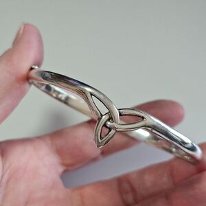 Solvar vintage sterling silver hinged bracelet 7"